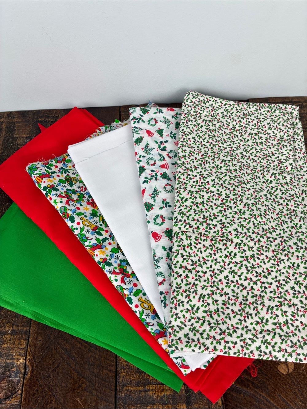 Lot Holiday-Print Material Fabric Pieces Red, Green, White Christmas Holly